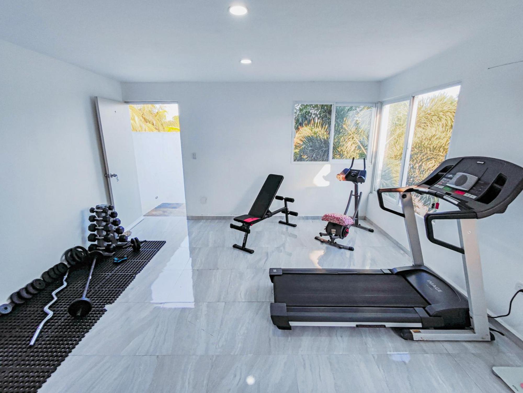 Villa Moderna Con Alberca, Gimnasio Y Cochera Меріда Екстер'єр фото